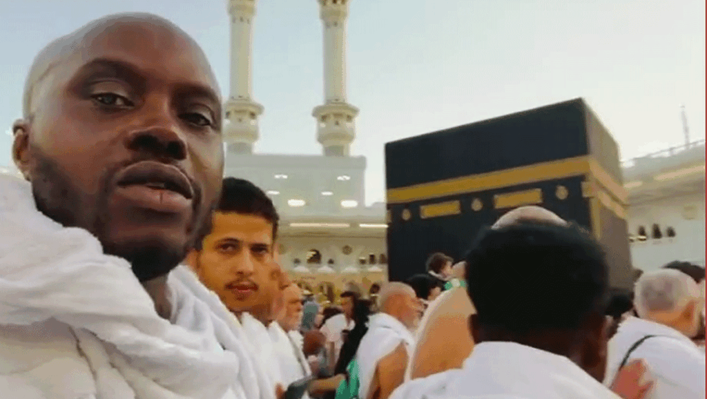Regardez les prières de Mollah Morgun à La Mecque pour protéger le ...